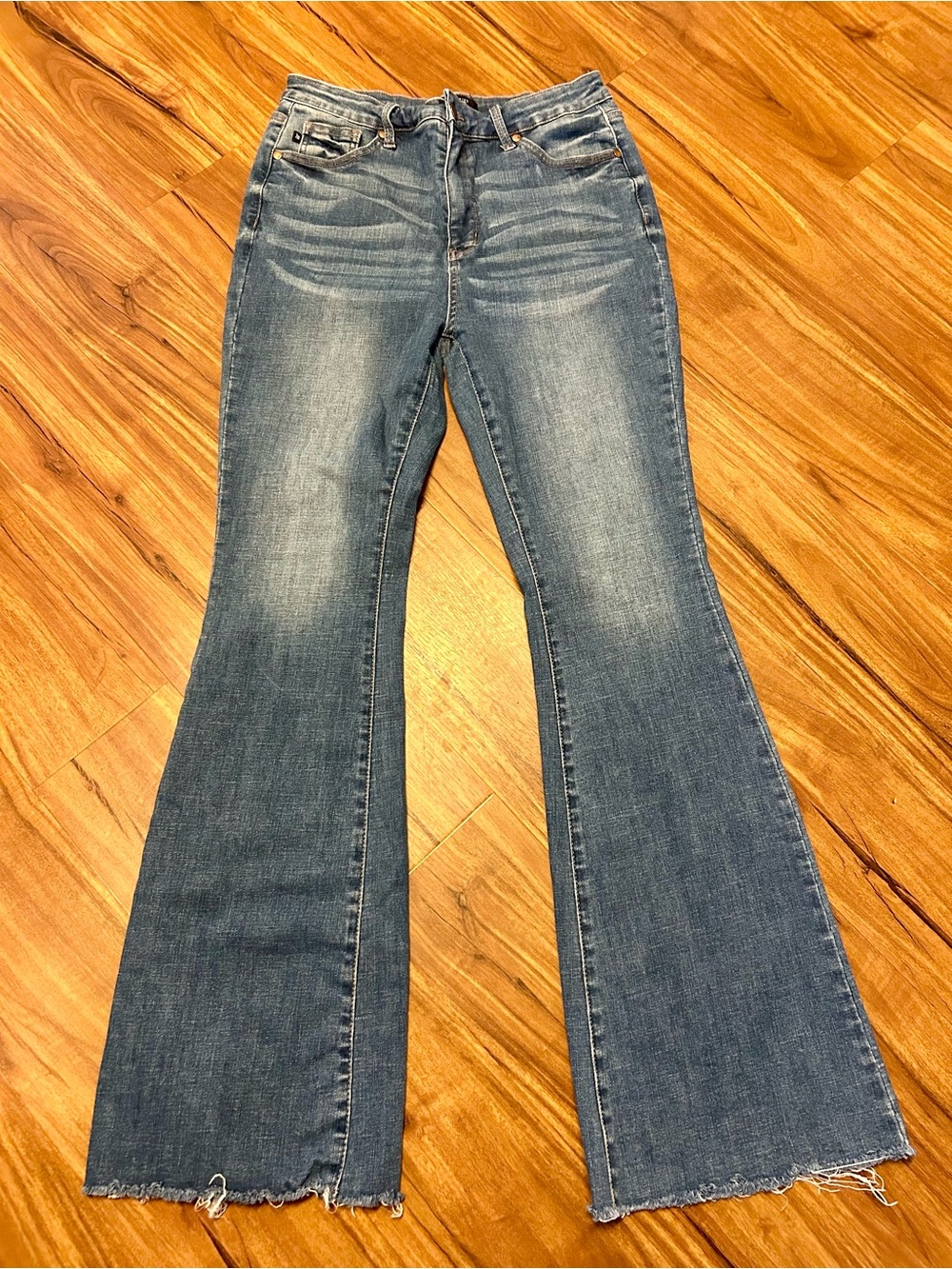 Judy Blue Flare Raw Hem Women’s 32 Jeans Medium Wash
